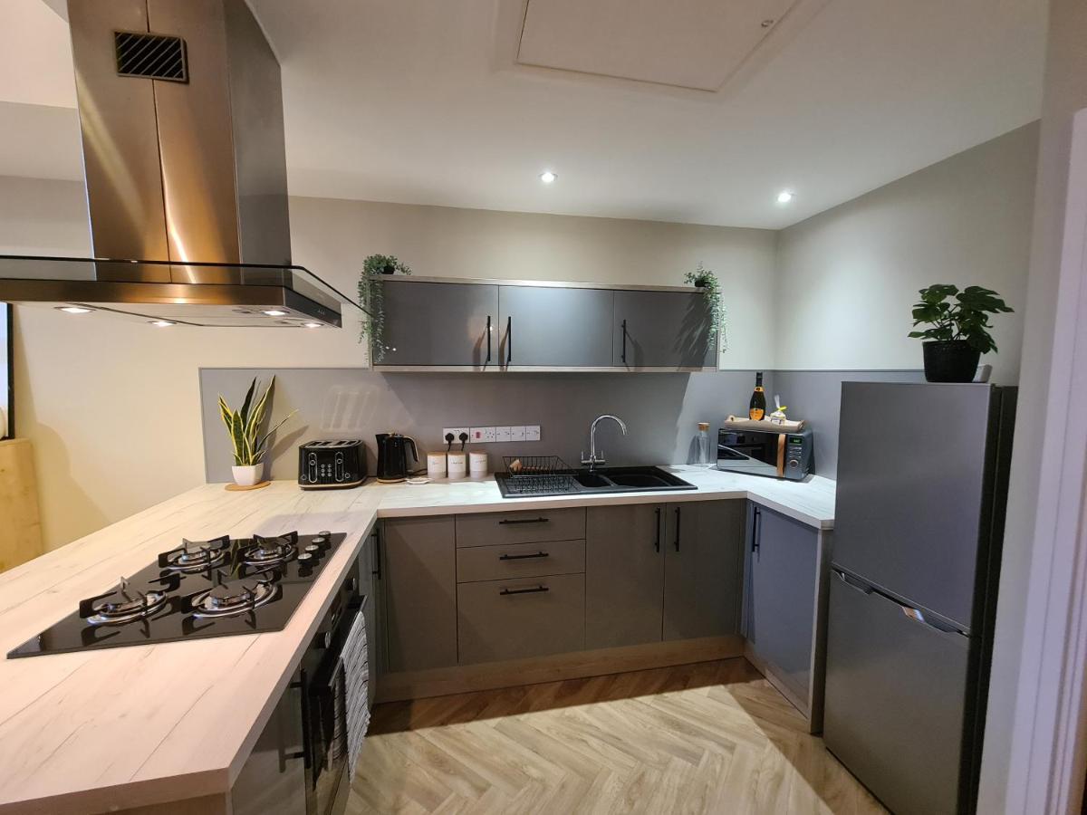 Modern 1 Bed Apartment Next To Beach And Golf Course Llanelli Buitenkant foto