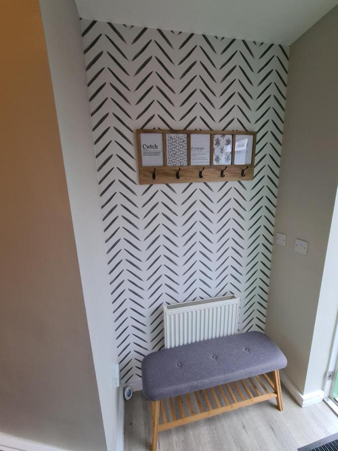 Modern 1 Bed Apartment Next To Beach And Golf Course Llanelli Buitenkant foto