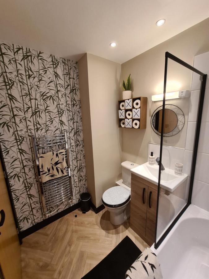 Modern 1 Bed Apartment Next To Beach And Golf Course Llanelli Buitenkant foto