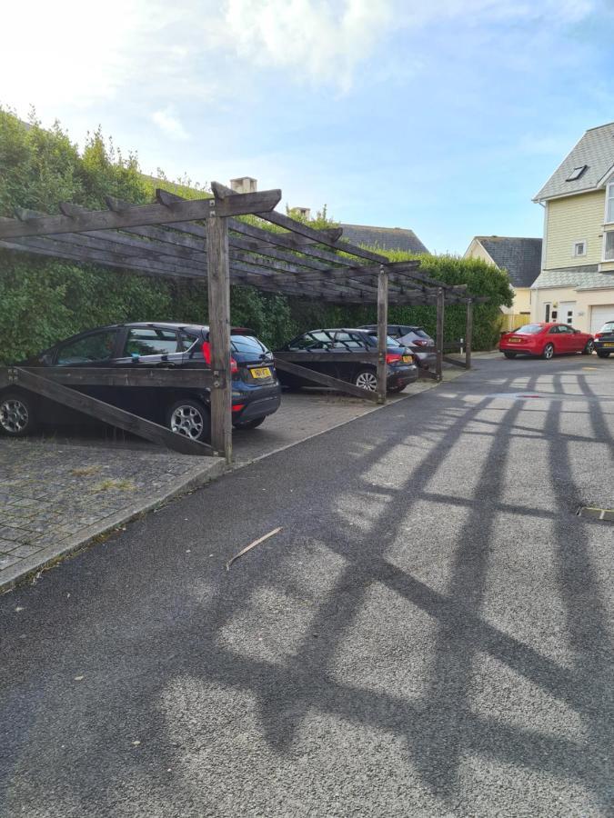 Modern 1 Bed Apartment Next To Beach And Golf Course Llanelli Buitenkant foto