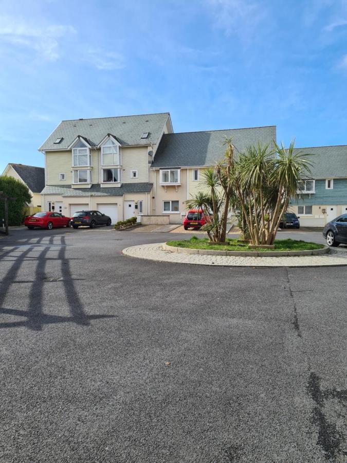 Modern 1 Bed Apartment Next To Beach And Golf Course Llanelli Buitenkant foto