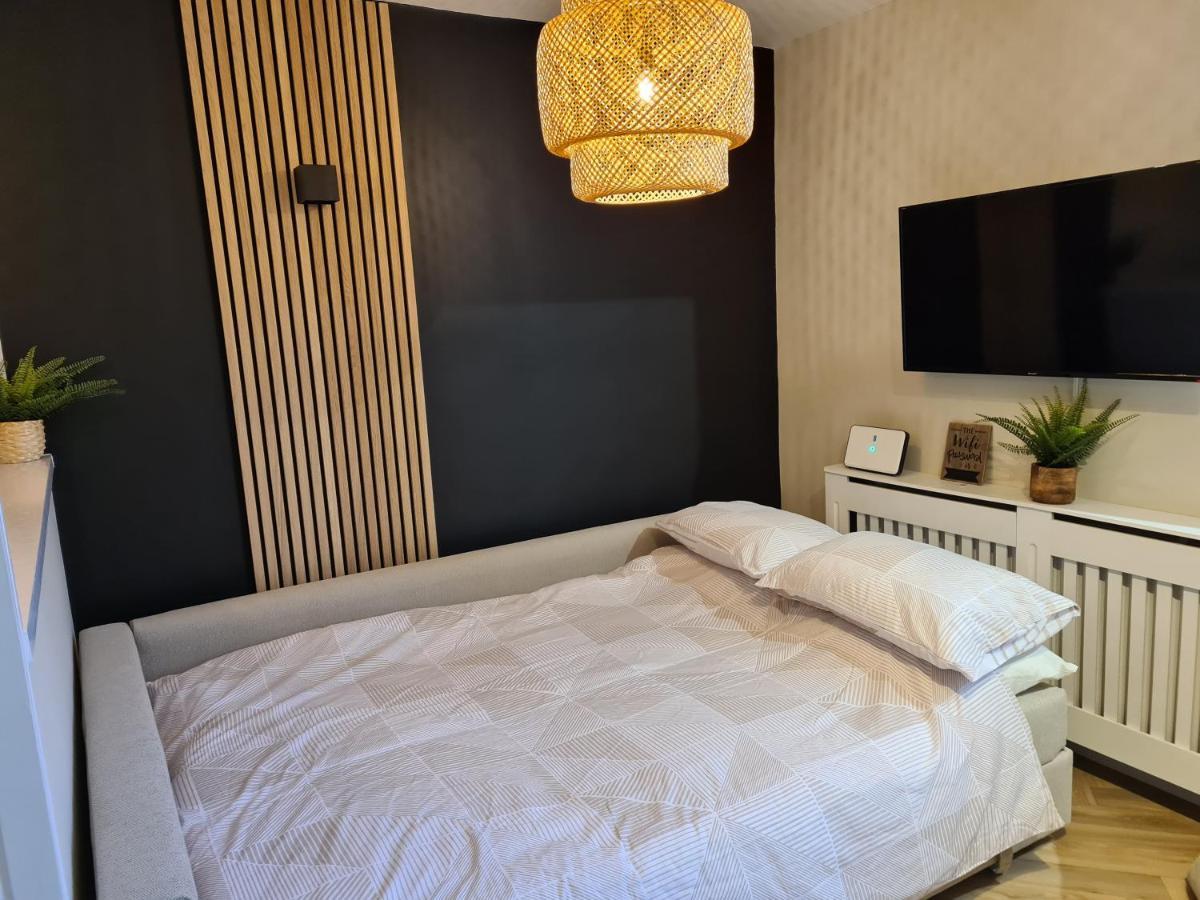 Modern 1 Bed Apartment Next To Beach And Golf Course Llanelli Buitenkant foto