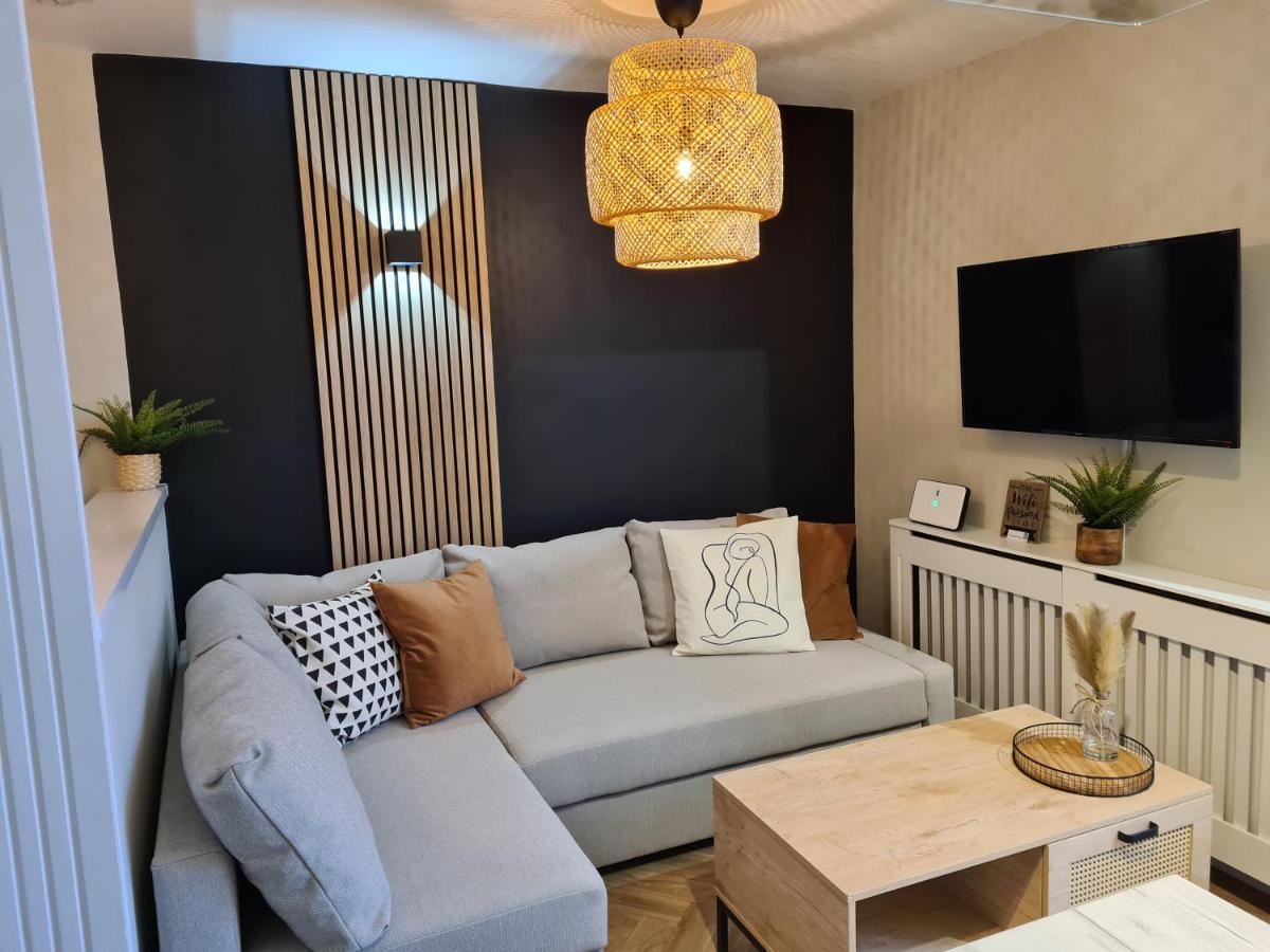 Modern 1 Bed Apartment Next To Beach And Golf Course Llanelli Buitenkant foto