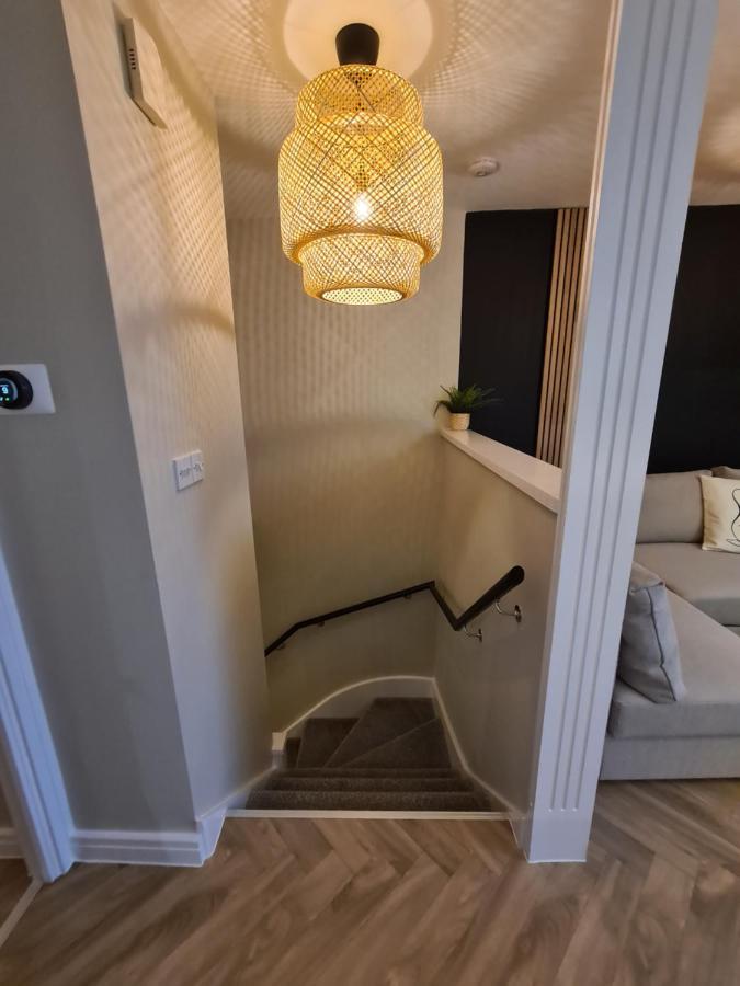 Modern 1 Bed Apartment Next To Beach And Golf Course Llanelli Buitenkant foto