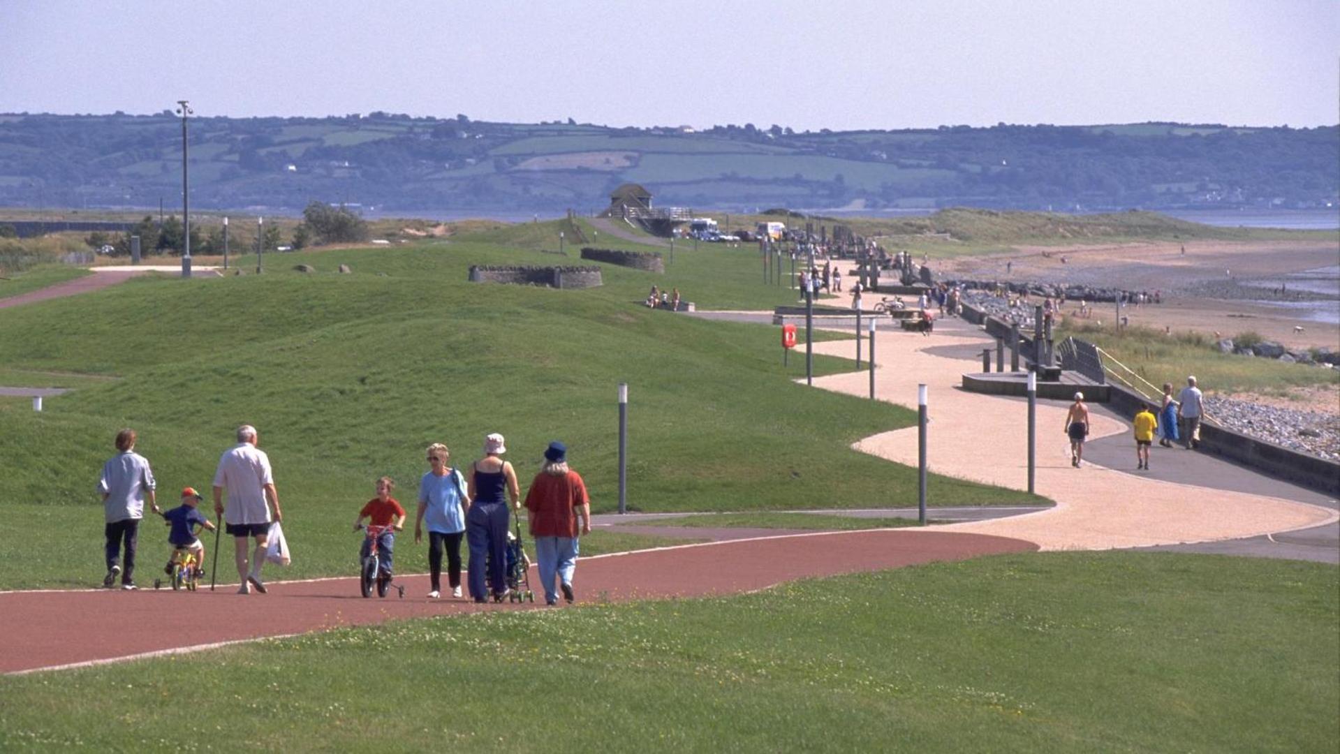Modern 1 Bed Apartment Next To Beach And Golf Course Llanelli Buitenkant foto