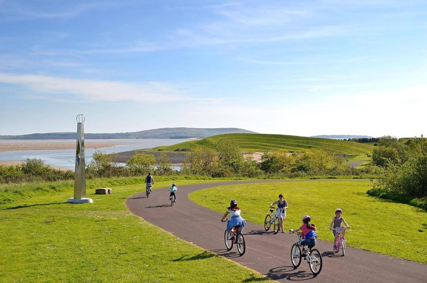 Modern 1 Bed Apartment Next To Beach And Golf Course Llanelli Buitenkant foto