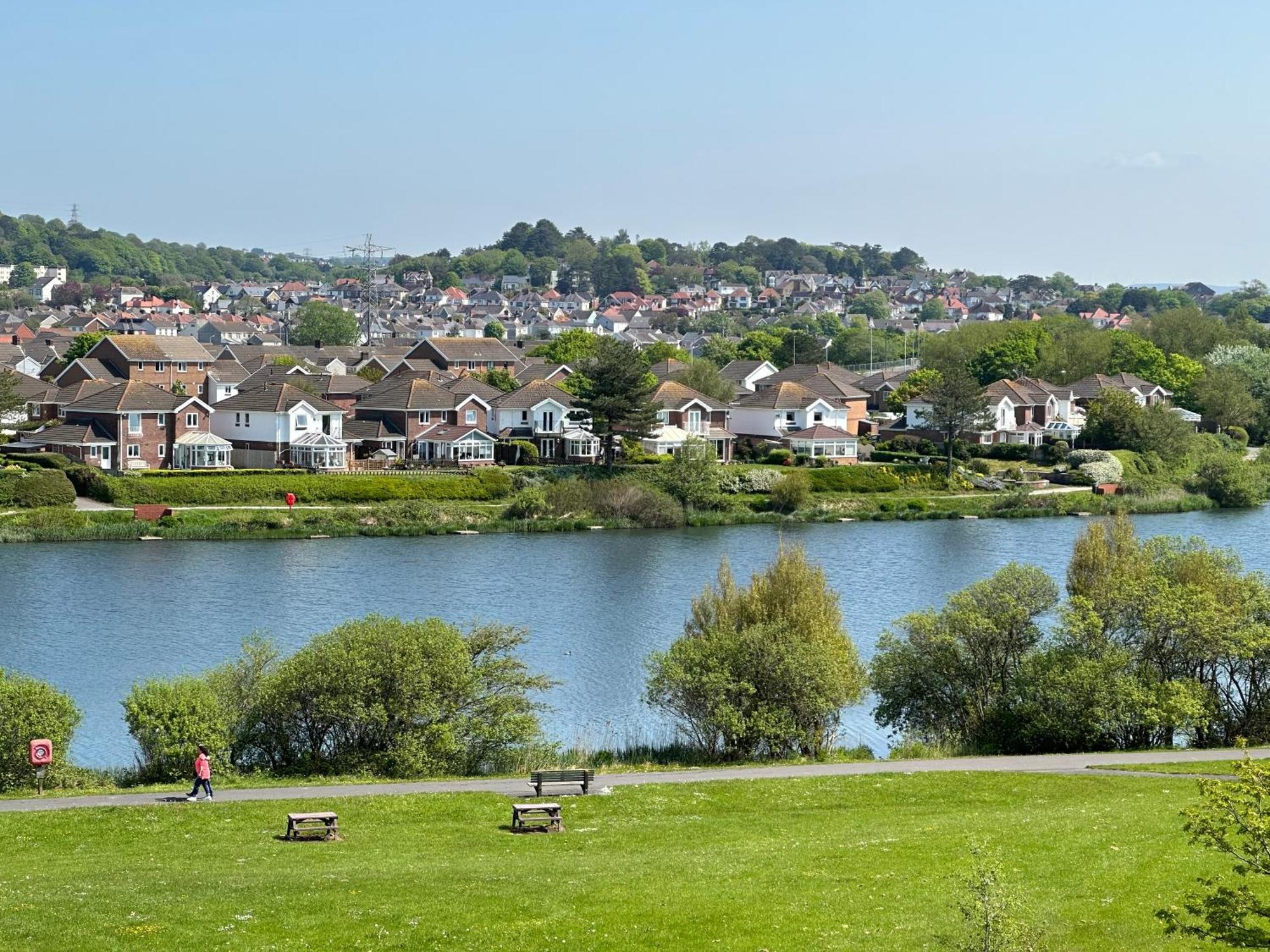 Modern 1 Bed Apartment Next To Beach And Golf Course Llanelli Buitenkant foto