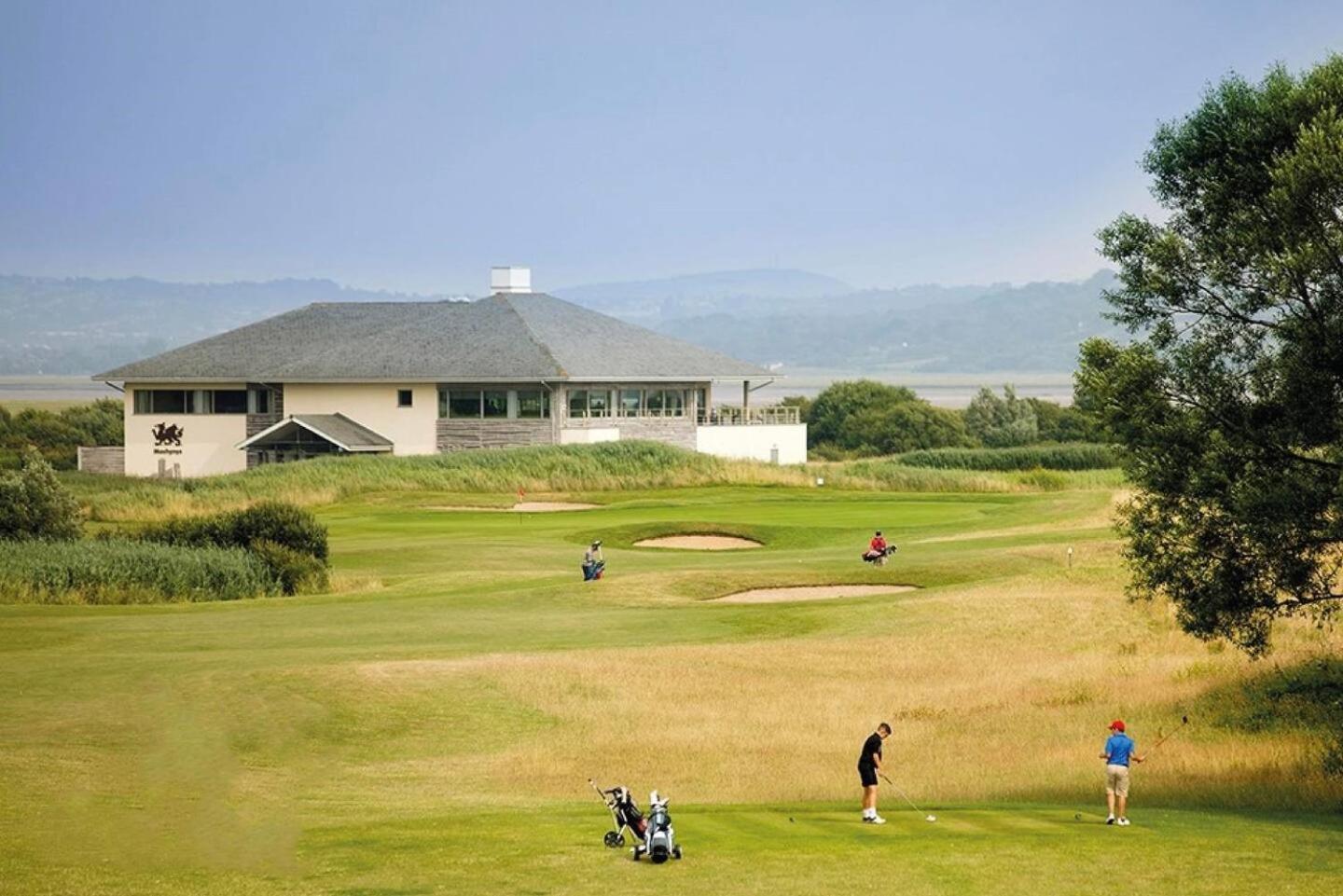 Modern 1 Bed Apartment Next To Beach And Golf Course Llanelli Buitenkant foto